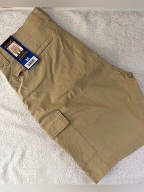 NWT WearFirst Cargo Shorts Stretch 9” Inseam 36”